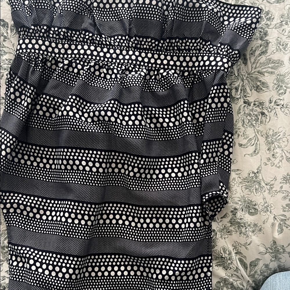 Black and White Polka Dot Sleeveless Blouse - Picture 5 of 5